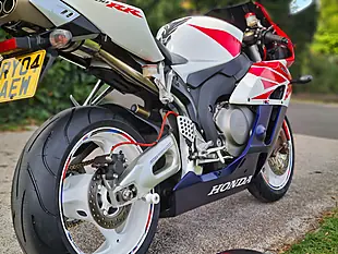 Used 2004 Honda CBR1000RR Fireblade White - Interior and Exterior details 12