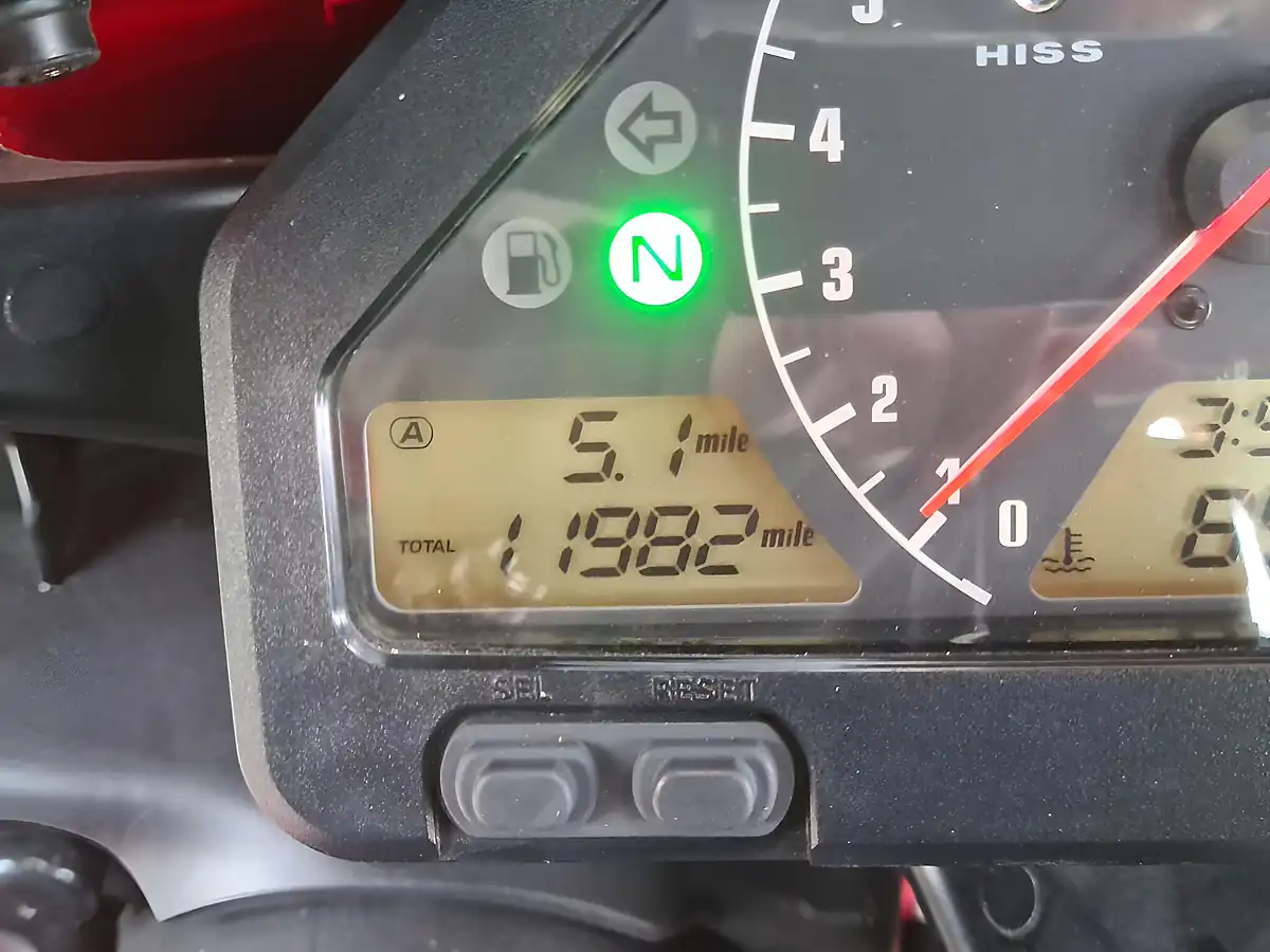 Used 2004 Honda CBR1000RR Fireblade White - Interior and Exterior details 13