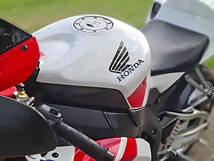 Used 2004 Honda CBR1000RR Fireblade White - Interior and Exterior details 17