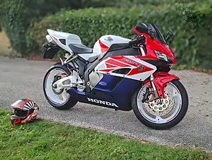 Used 2004 Honda CBR1000RR Fireblade White - Interior and Exterior details 3