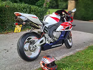 Used 2004 Honda CBR1000RR Fireblade White - Interior and Exterior details 5
