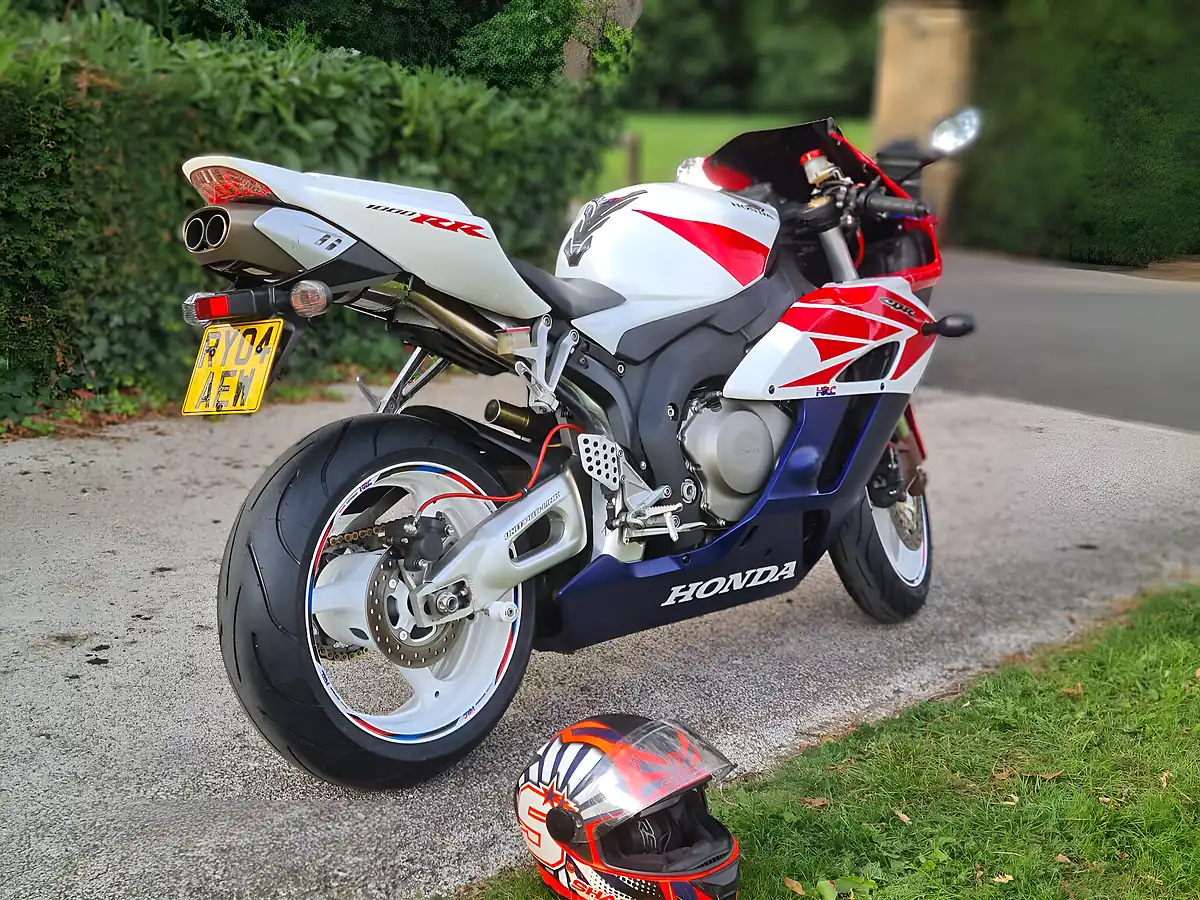 Used 2004 Honda CBR1000RR Fireblade White - Interior and Exterior details 5