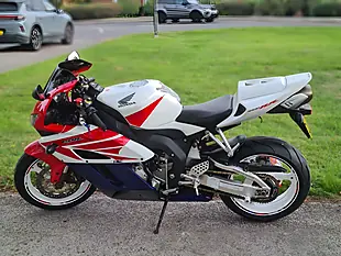 Used 2004 Honda CBR1000RR Fireblade White - Interior and Exterior details 8