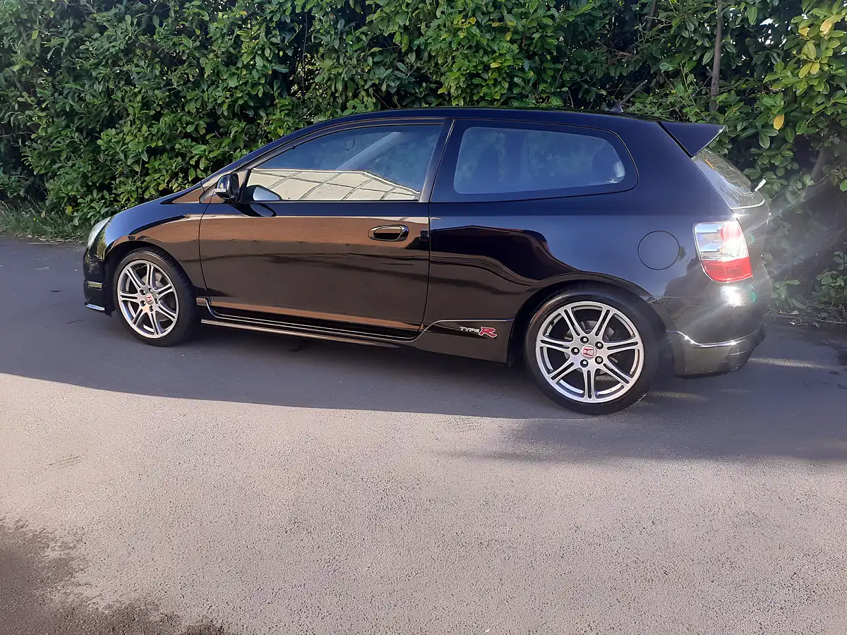Used 2004 Honda Civic Type R Black - Interior and Exterior details 6