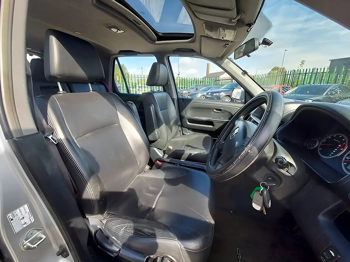 Used 2004 Honda Cr-V Executive Silver - Interior and Exterior details 13