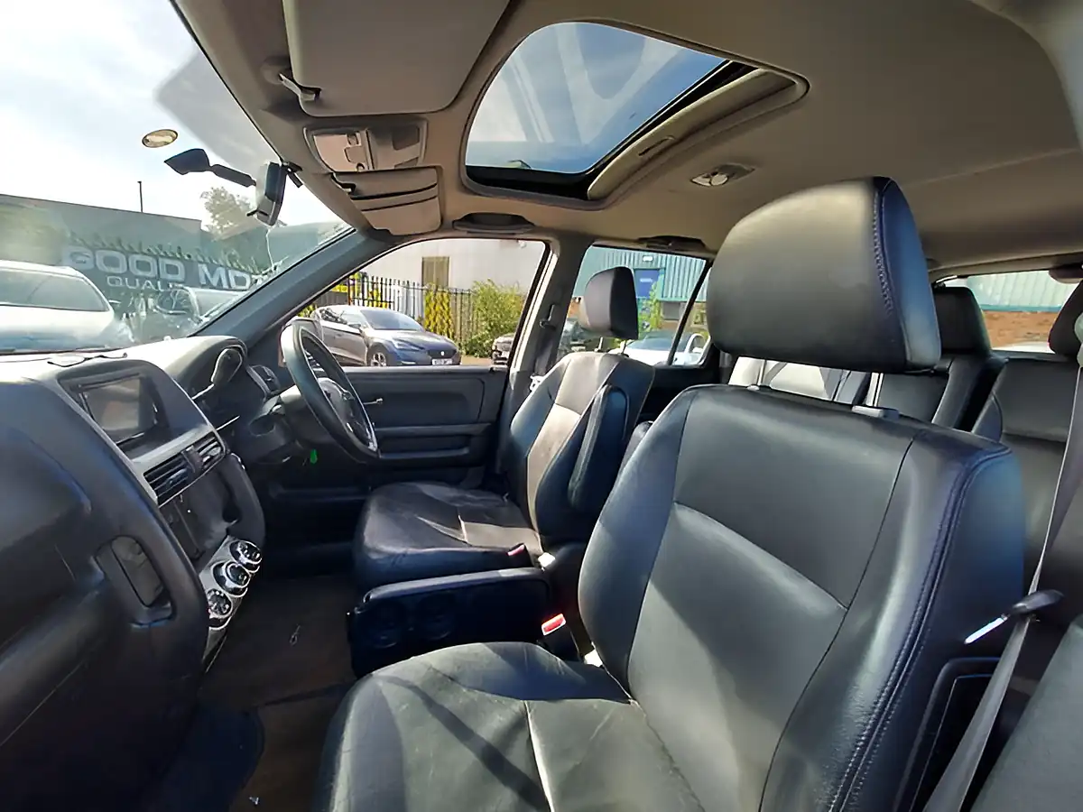 Used 2004 Honda Cr-V Executive Silver - Interior and Exterior details 14