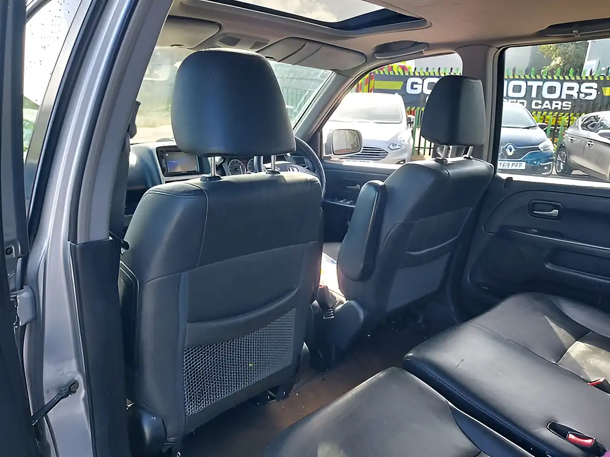 Used 2004 Honda Cr-V Executive Silver - Interior and Exterior details 15