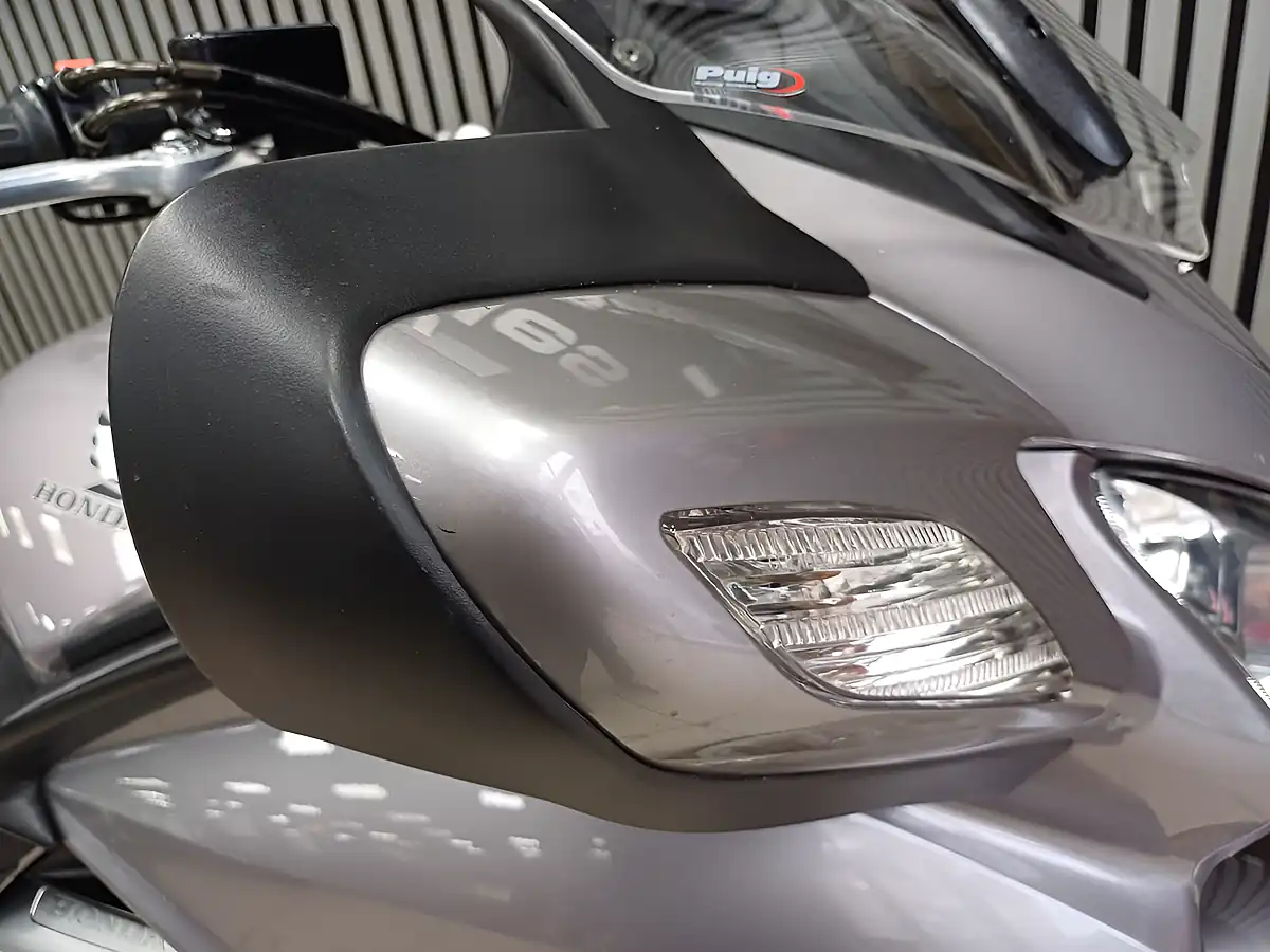 Used 2004 Honda ST1300A Pan European Silver - Interior and Exterior details 10