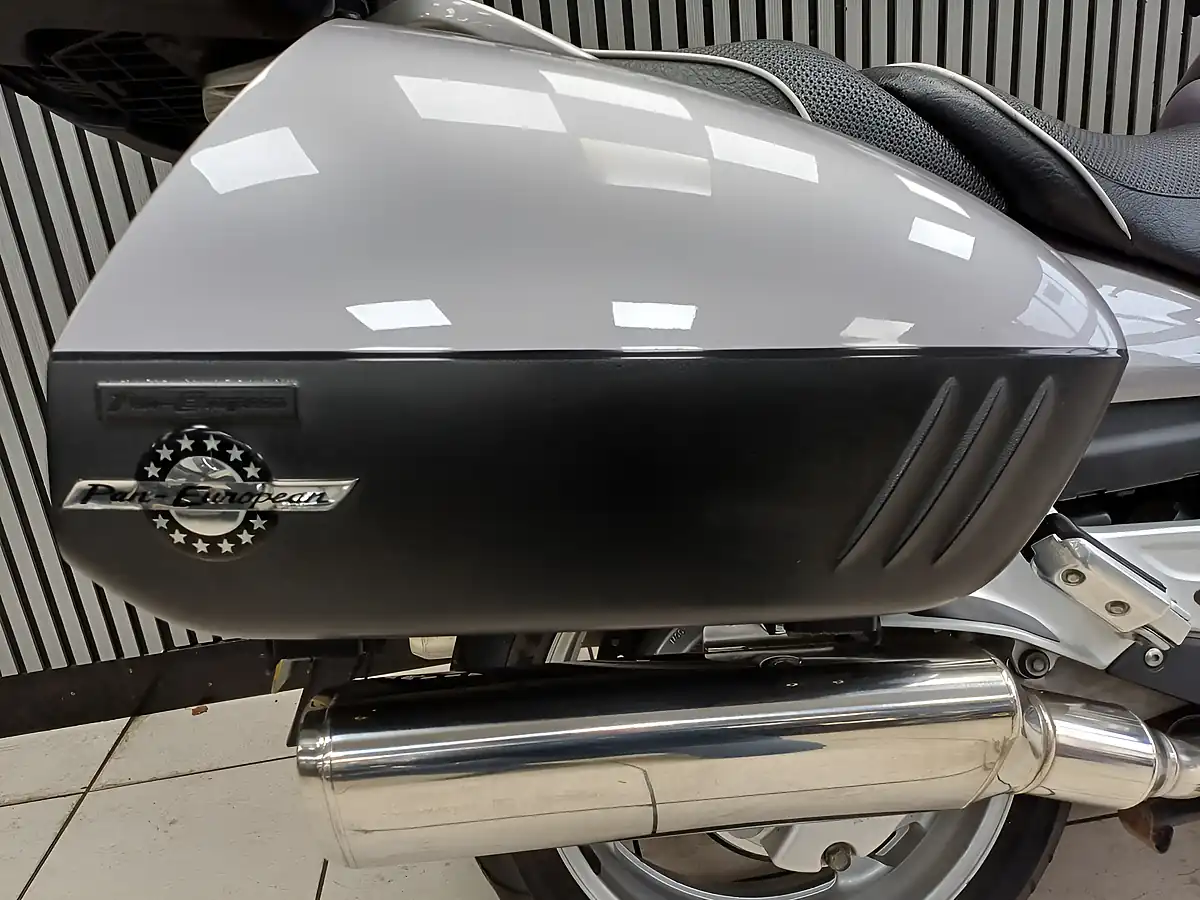 Used 2004 Honda ST1300A Pan European Silver - Interior and Exterior details 11