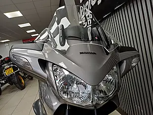 Used 2004 Honda ST1300A Pan European Silver - Interior and Exterior details 13