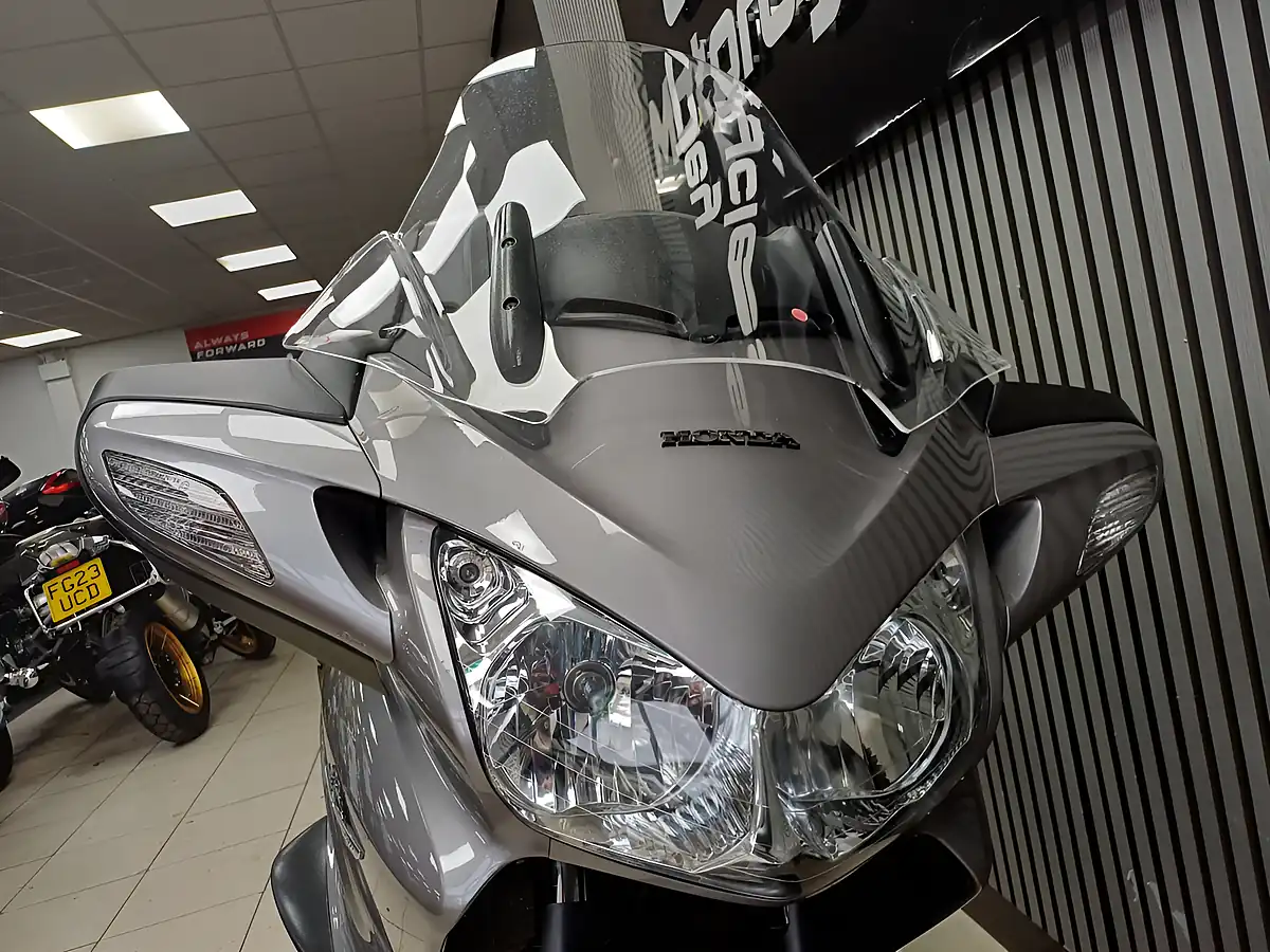 Used 2004 Honda ST1300A Pan European Silver - Interior and Exterior details 13
