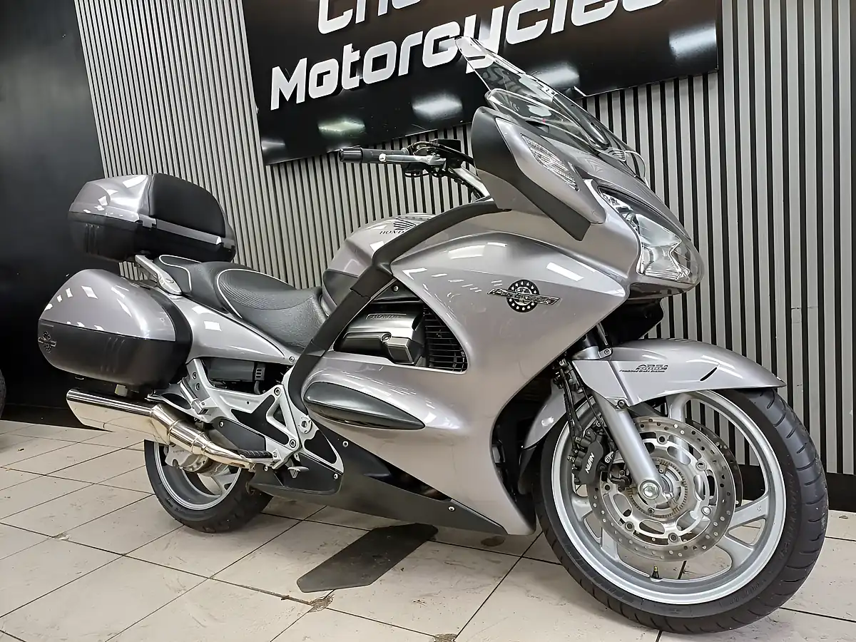 Used 2004 Honda ST1300A Pan European Silver - Interior and Exterior details 3