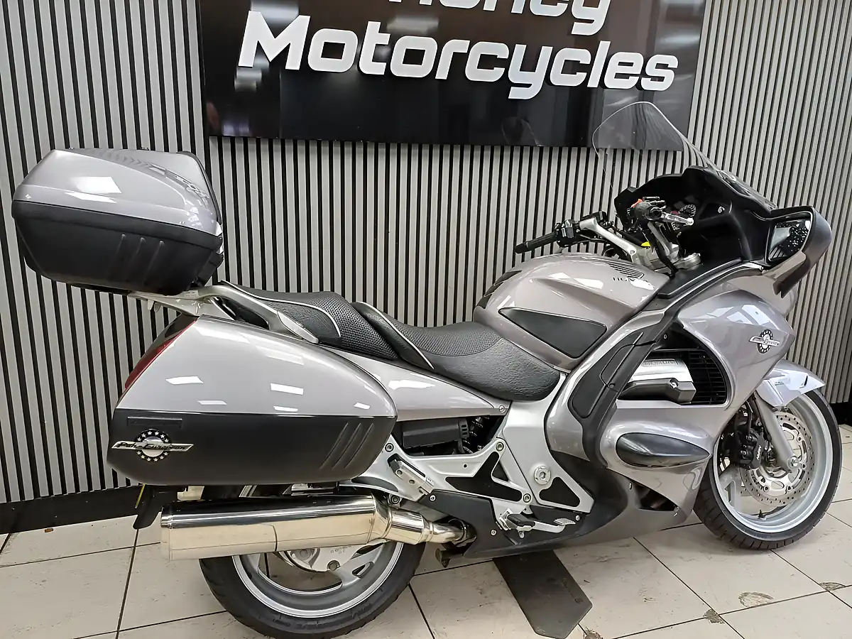 Used 2004 Honda ST1300A Pan European Silver - Interior and Exterior details 4