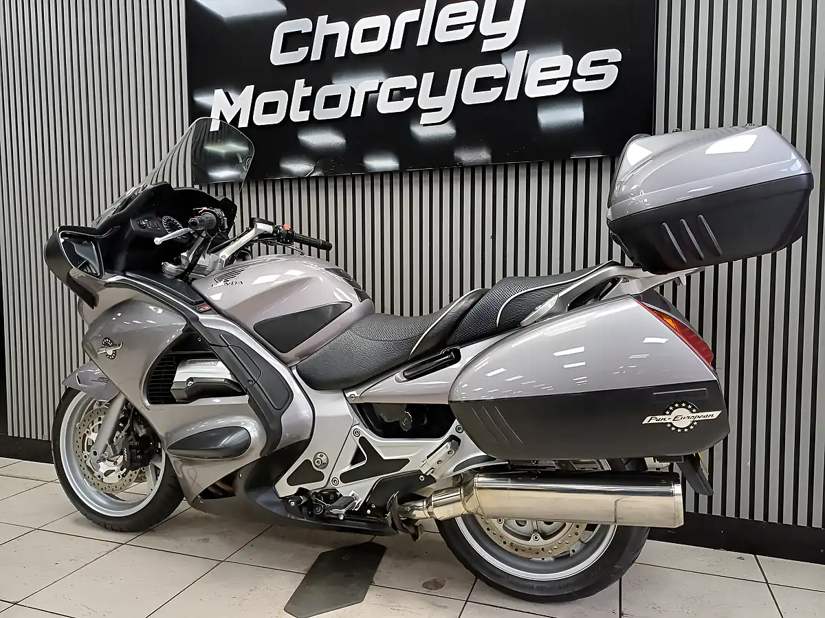 Used 2004 Honda ST1300A Pan European Silver - Interior and Exterior details 5