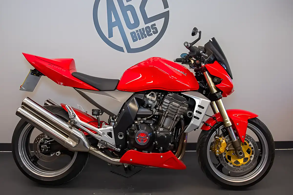 Used 2004 Kawasaki Z1000 Red - Interior and Exterior details 11