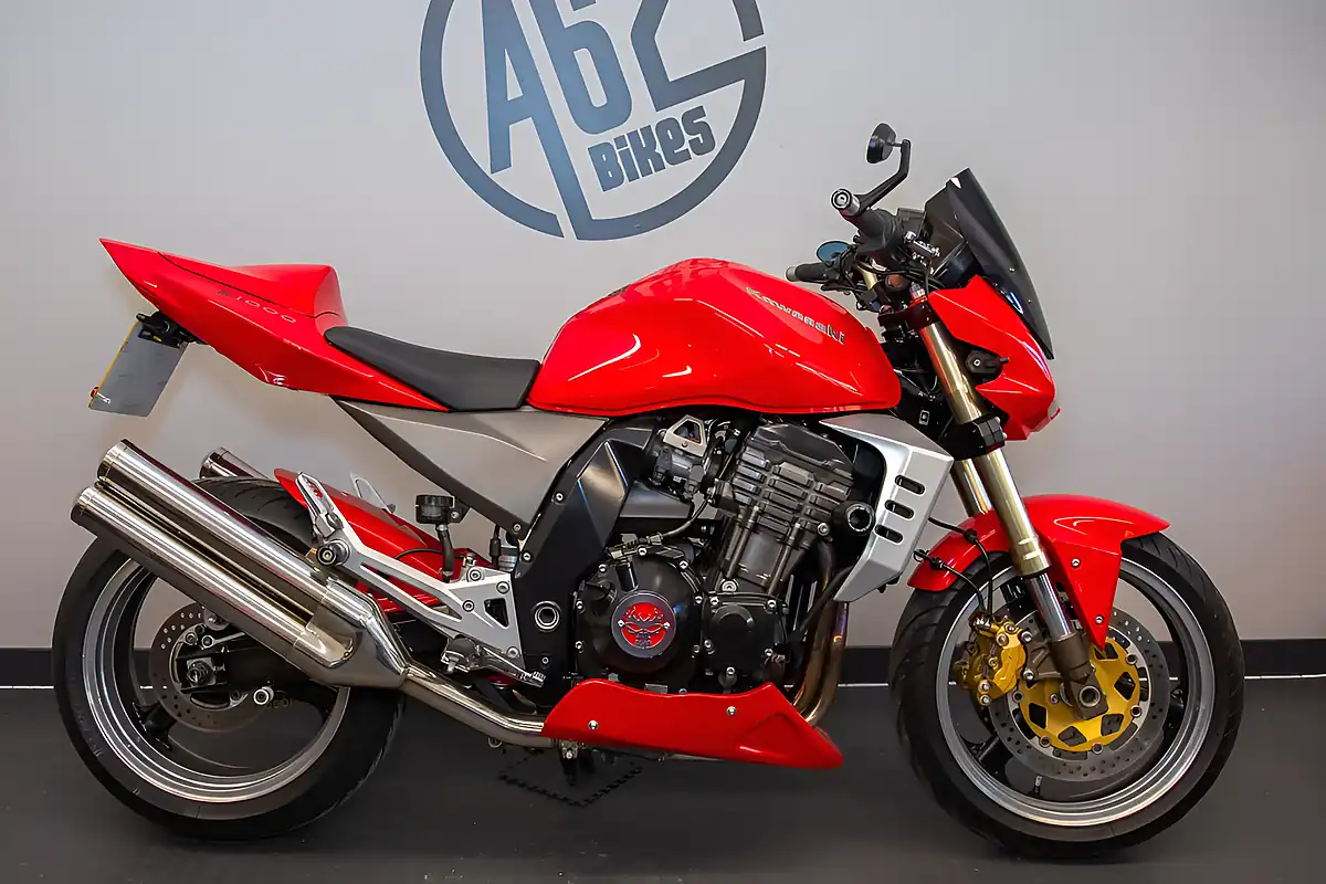 Used 2004 Kawasaki Z1000 Red - Interior and Exterior details 12