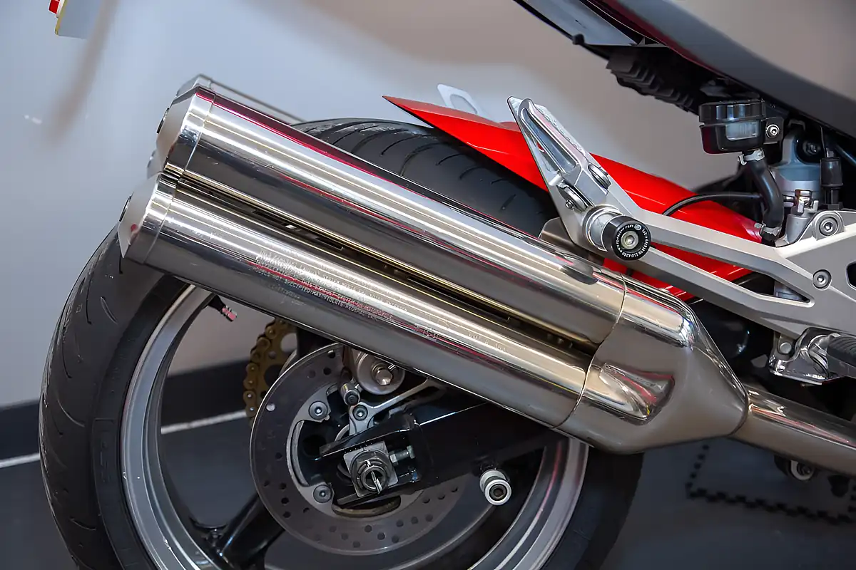 Used 2004 Kawasaki Z1000 Red - Interior and Exterior details 14