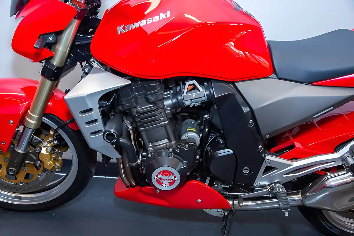 Used 2004 Kawasaki Z1000 Red - Interior and Exterior details 3