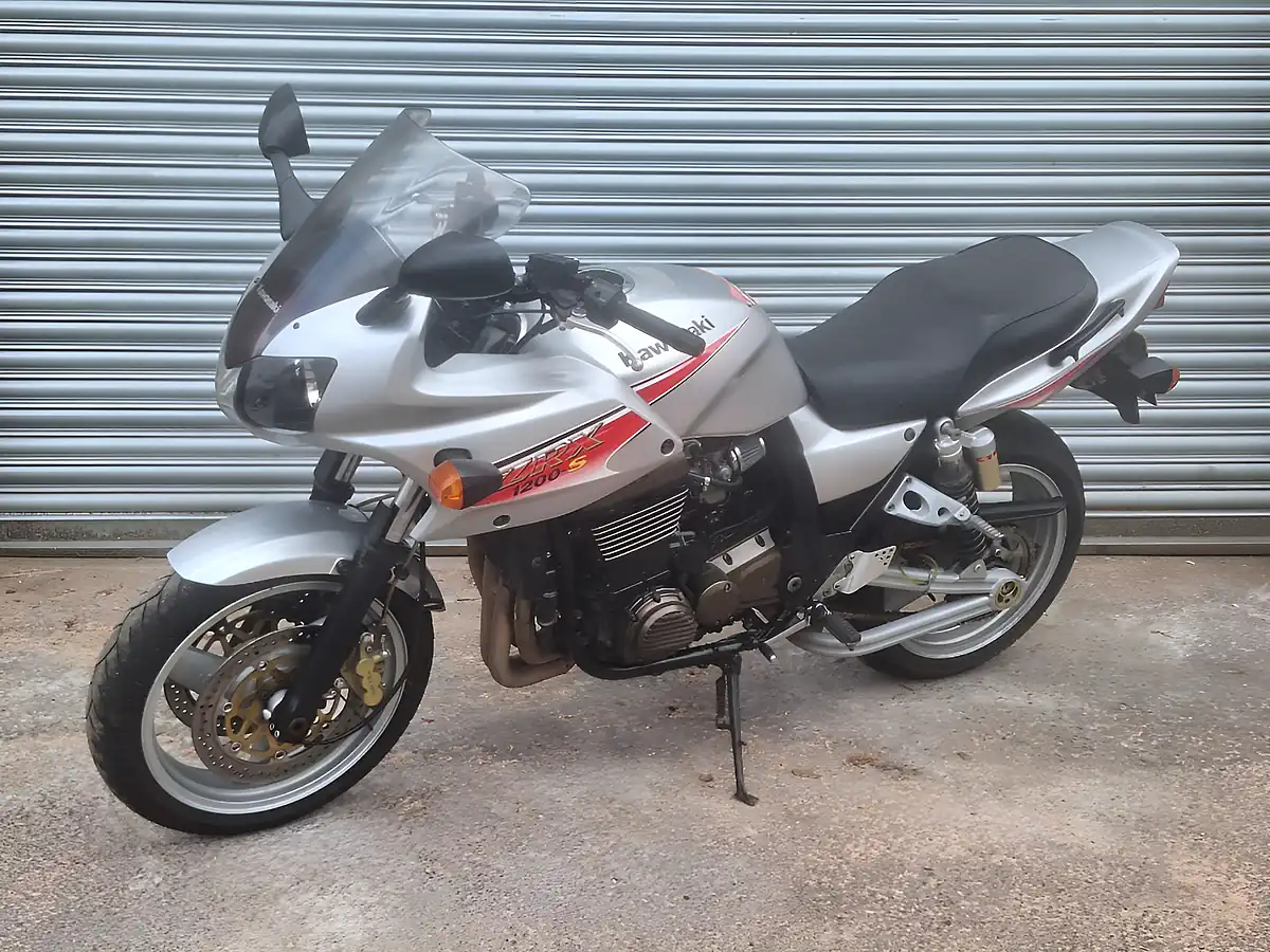 Used 2004 Kawasaki Zrx S - Interior and Exterior details 4