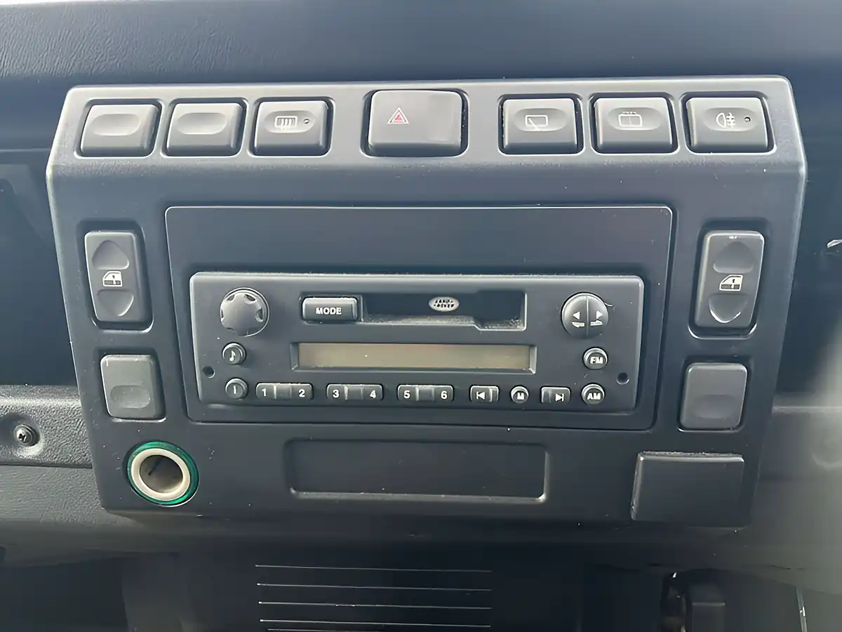 Used 2004 Land Rover Defender 90 County Blue - Interior and Exterior details 15