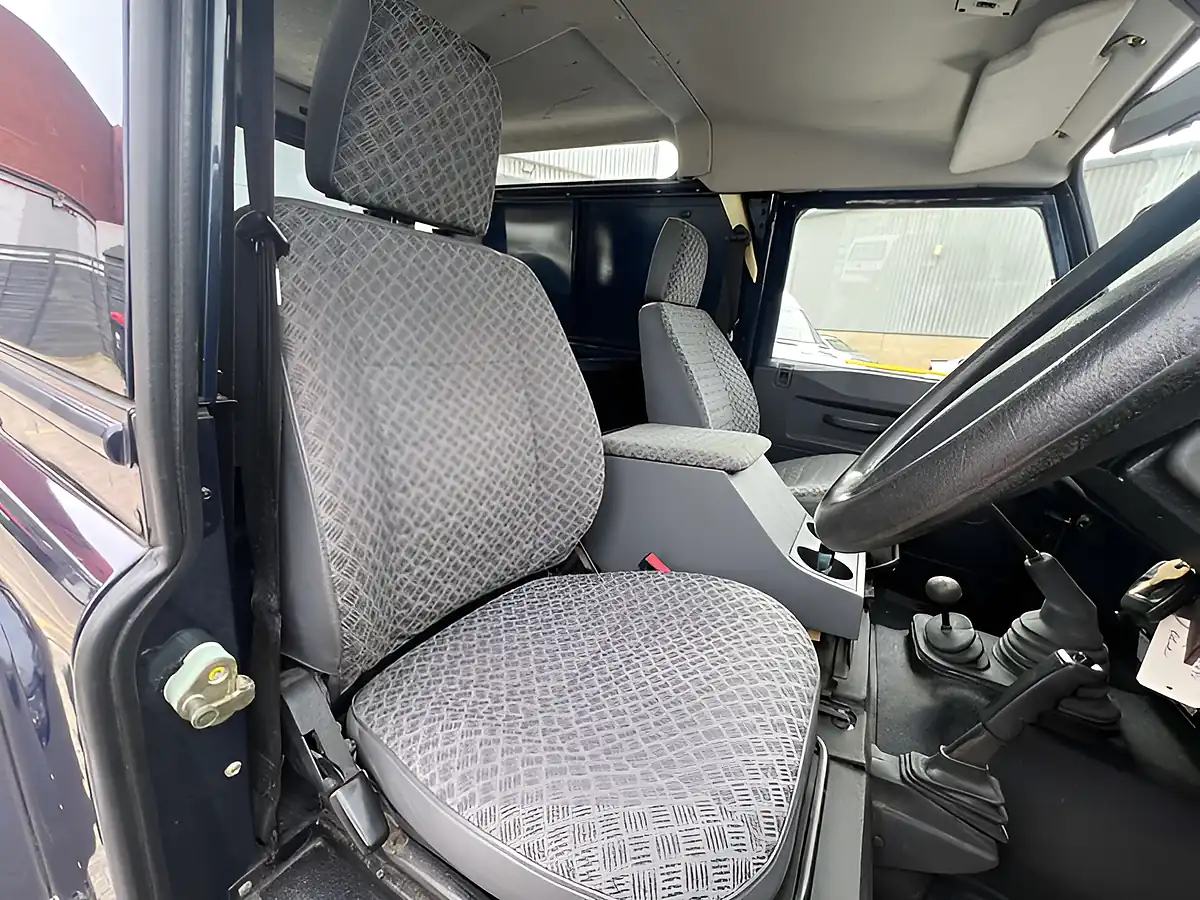 Used 2004 Land Rover Defender 90 County Blue - Interior and Exterior details 17