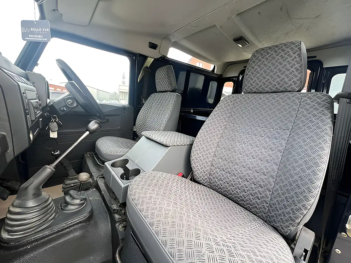 Used 2004 Land Rover Defender 90 County Blue - Interior and Exterior details 19