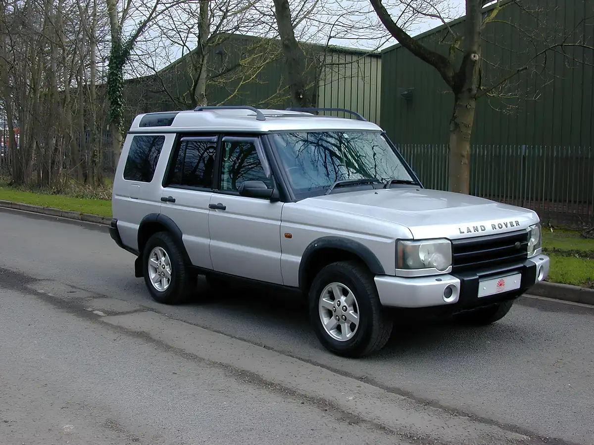 Used 2004 Land Rover Discovery Hse Silver - Front View
