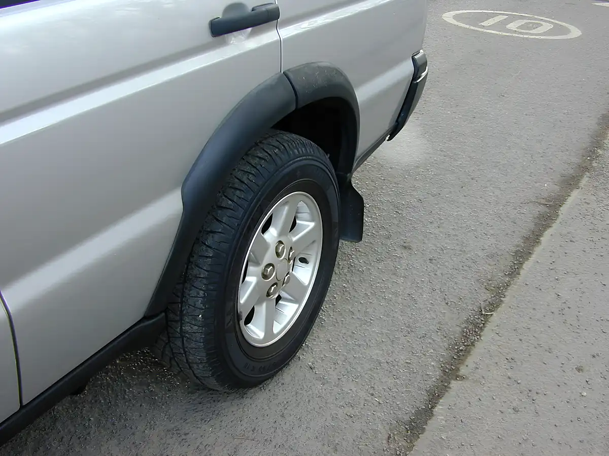 Used 2004 Land Rover Discovery Hse Silver - Interior and Exterior details 11