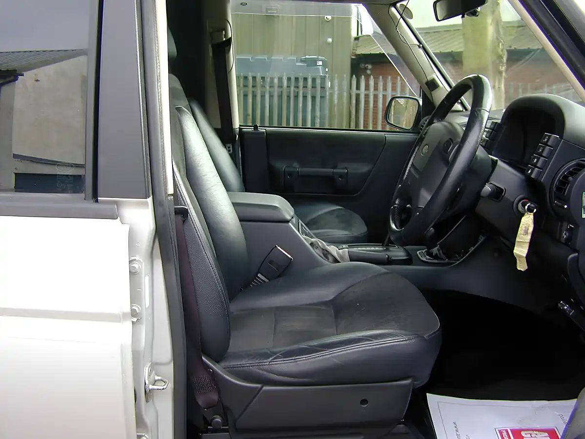 Used 2004 Land Rover Discovery Hse Silver - Interior and Exterior details 15