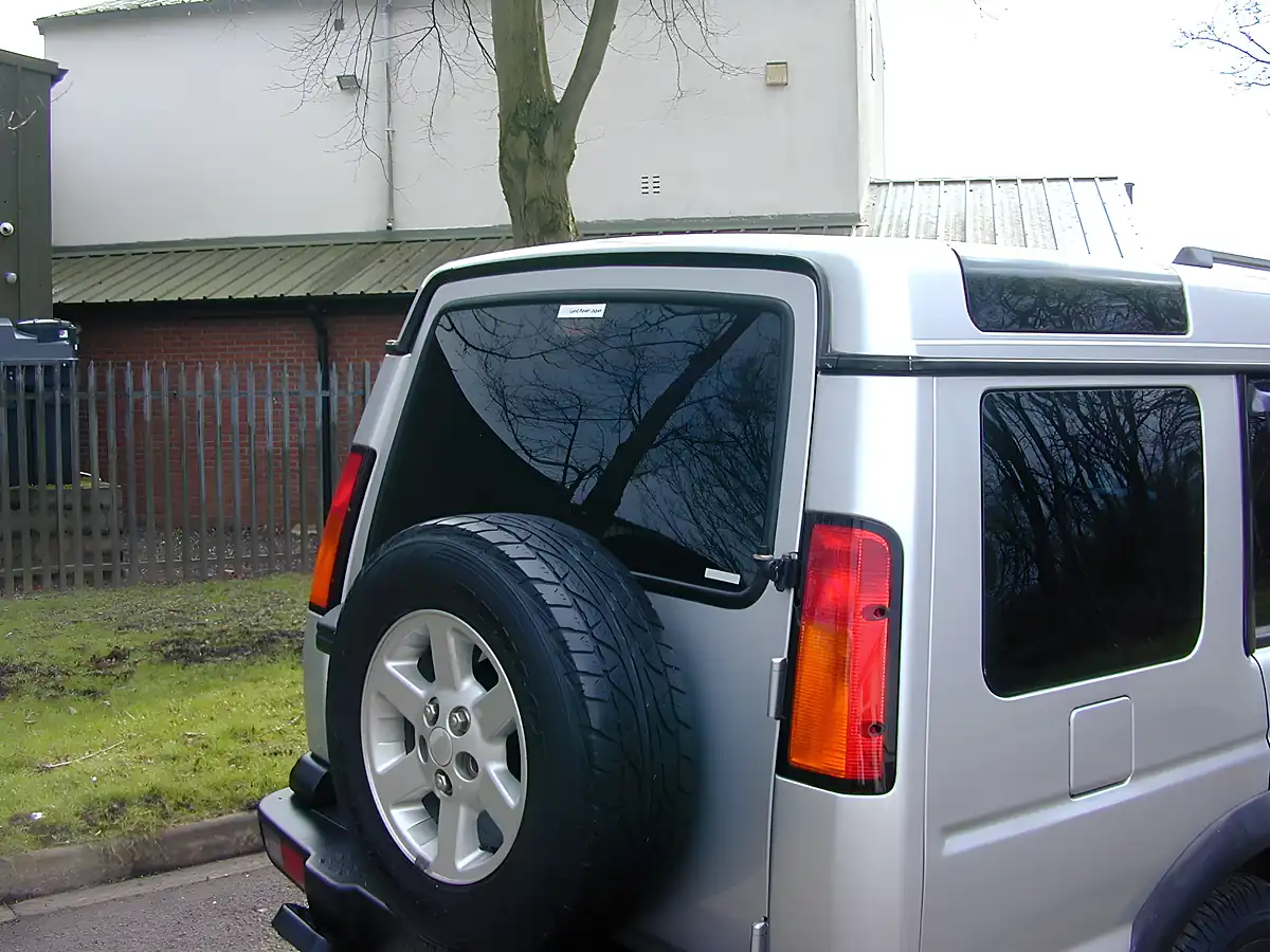Used 2004 Land Rover Discovery Hse Silver - Interior and Exterior details 9