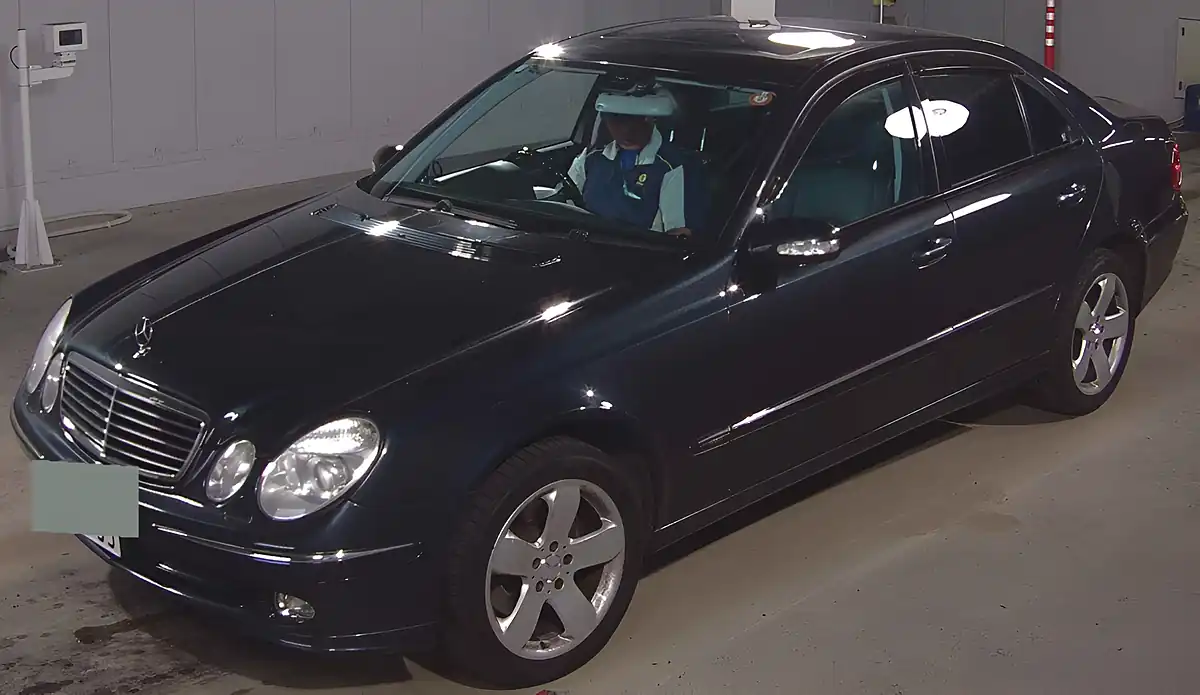 Used 2004 Mercedes-Benz E Class Avantgarde Sport Black - Interior and Exterior details 4