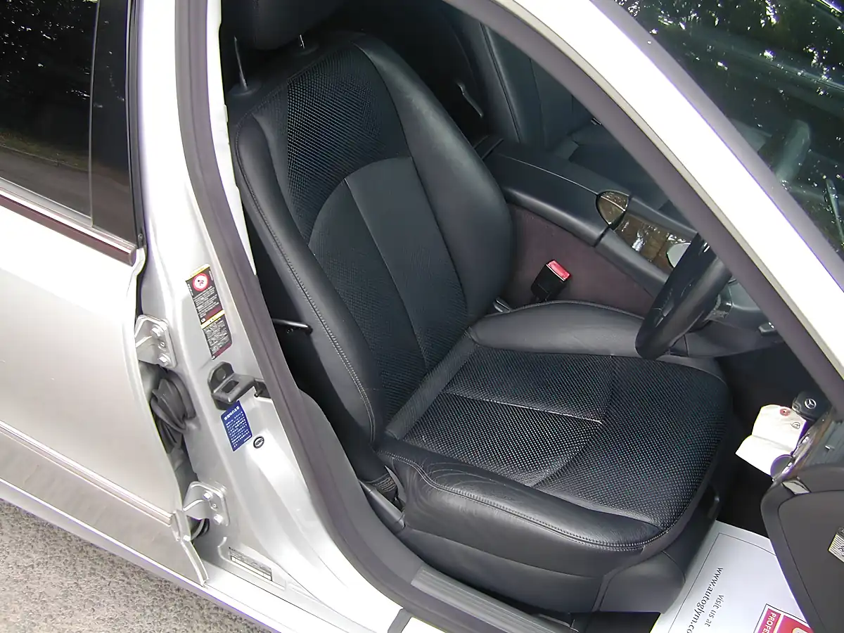 Used 2004 Mercedes-Benz E Class Estate Silver - Interior and Exterior details 15