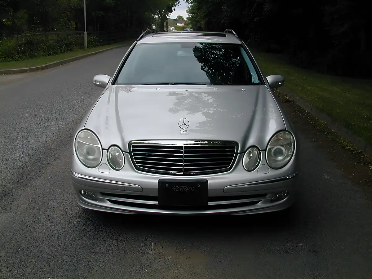 Used 2004 Mercedes-Benz E Class Estate Silver - Interior and Exterior details 4