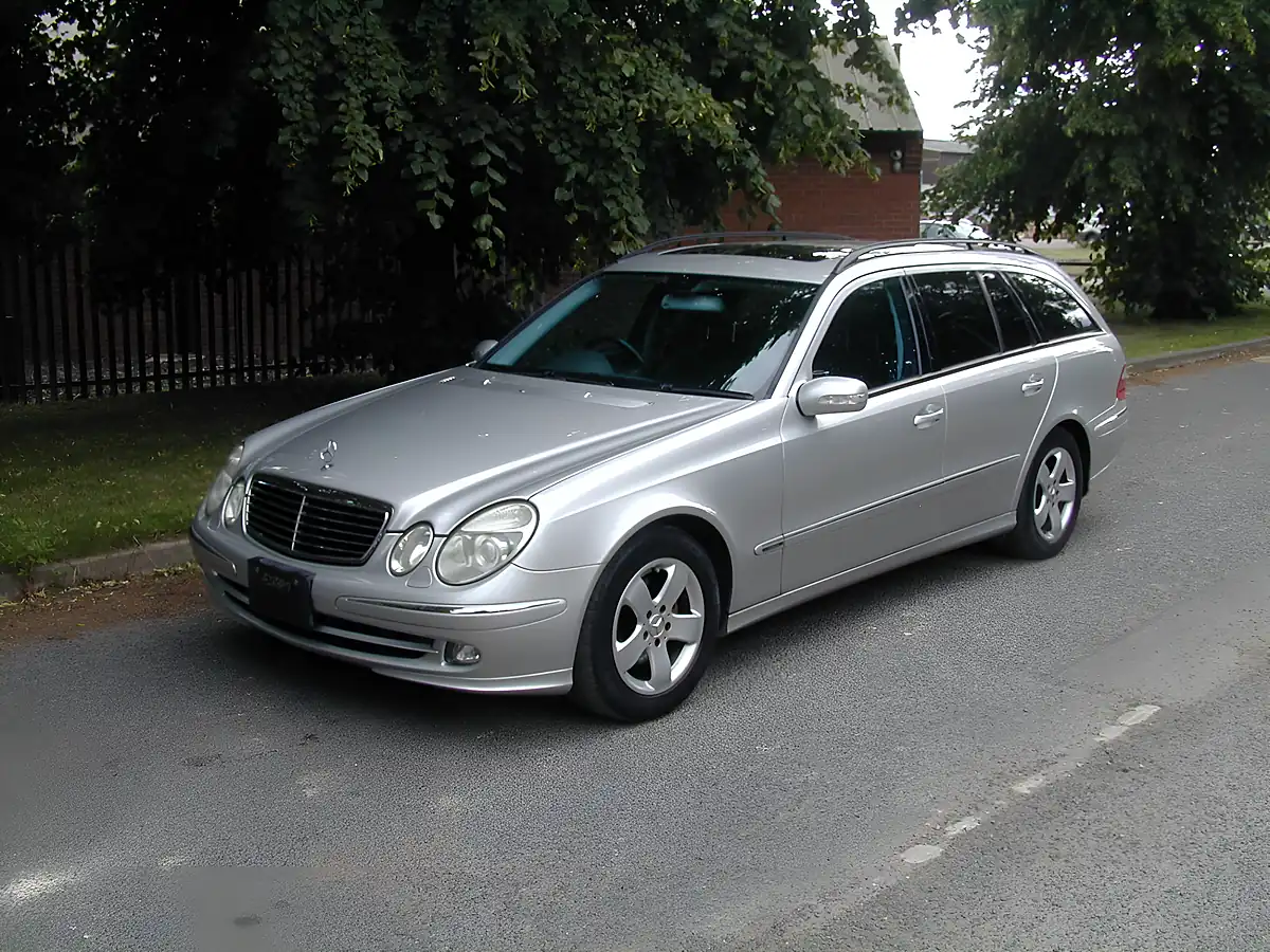 Used 2004 Mercedes-Benz E Class Estate Silver - Interior and Exterior details 6
