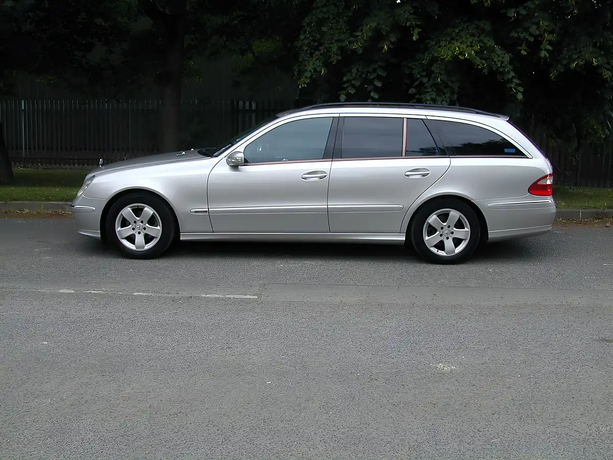 Used 2004 Mercedes-Benz E Class Estate Silver - Interior and Exterior details 7