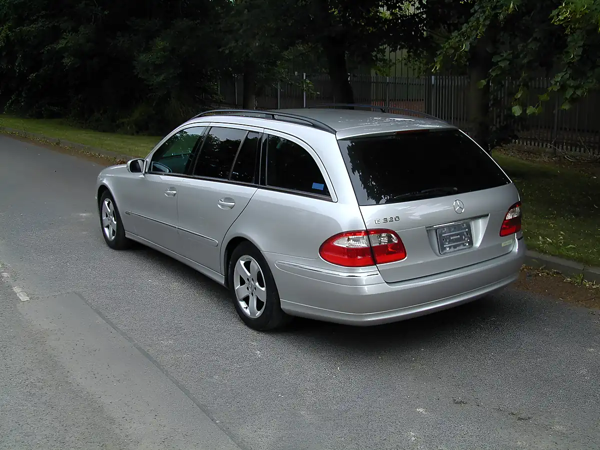Used 2004 Mercedes-Benz E Class Estate Silver - Interior and Exterior details 8
