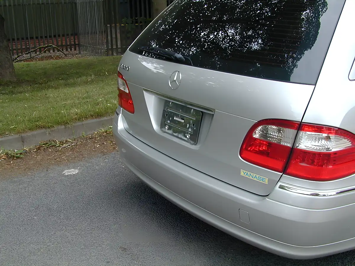 Used 2004 Mercedes-Benz E Class Estate Silver - Interior and Exterior details 9