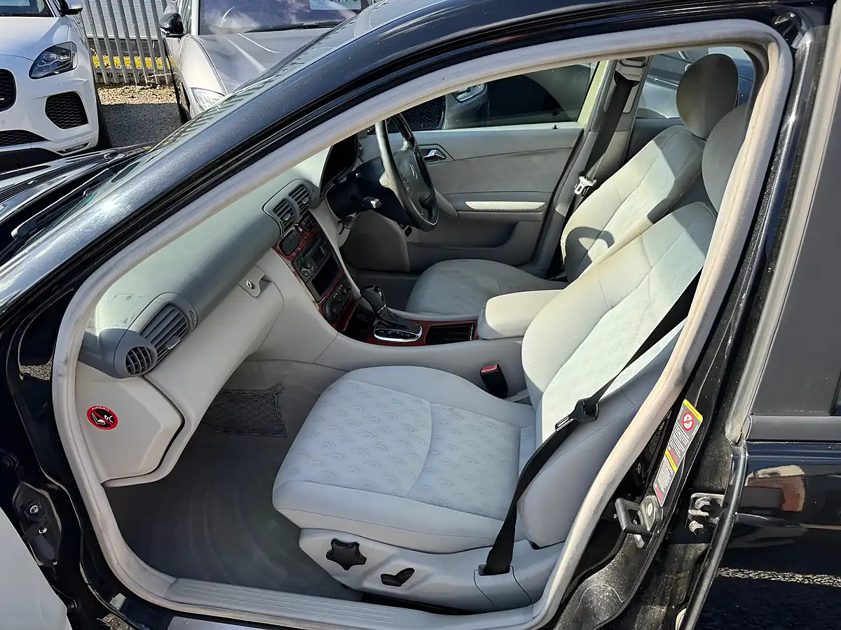 Used 2004 Mercedes C200 Classic Se Black - Interior and Exterior details 7