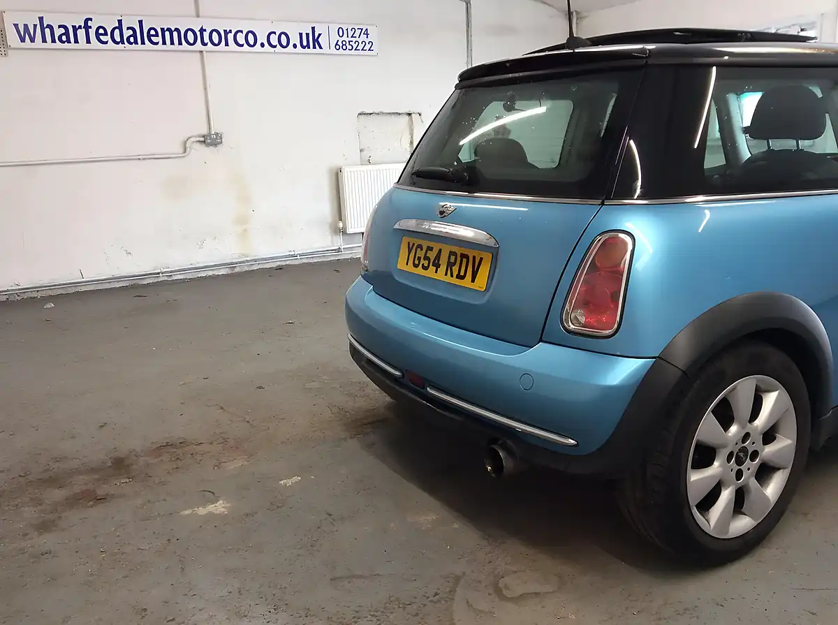 Used 2004 MINI Hatch Cooper Blue - Interior and Exterior details 10