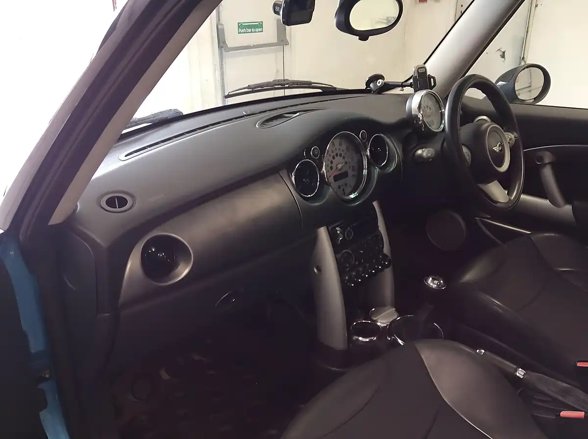 Used 2004 MINI Hatch Cooper Blue - Interior and Exterior details 14