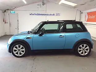Used 2004 MINI Hatch Cooper Blue - Interior and Exterior details 2