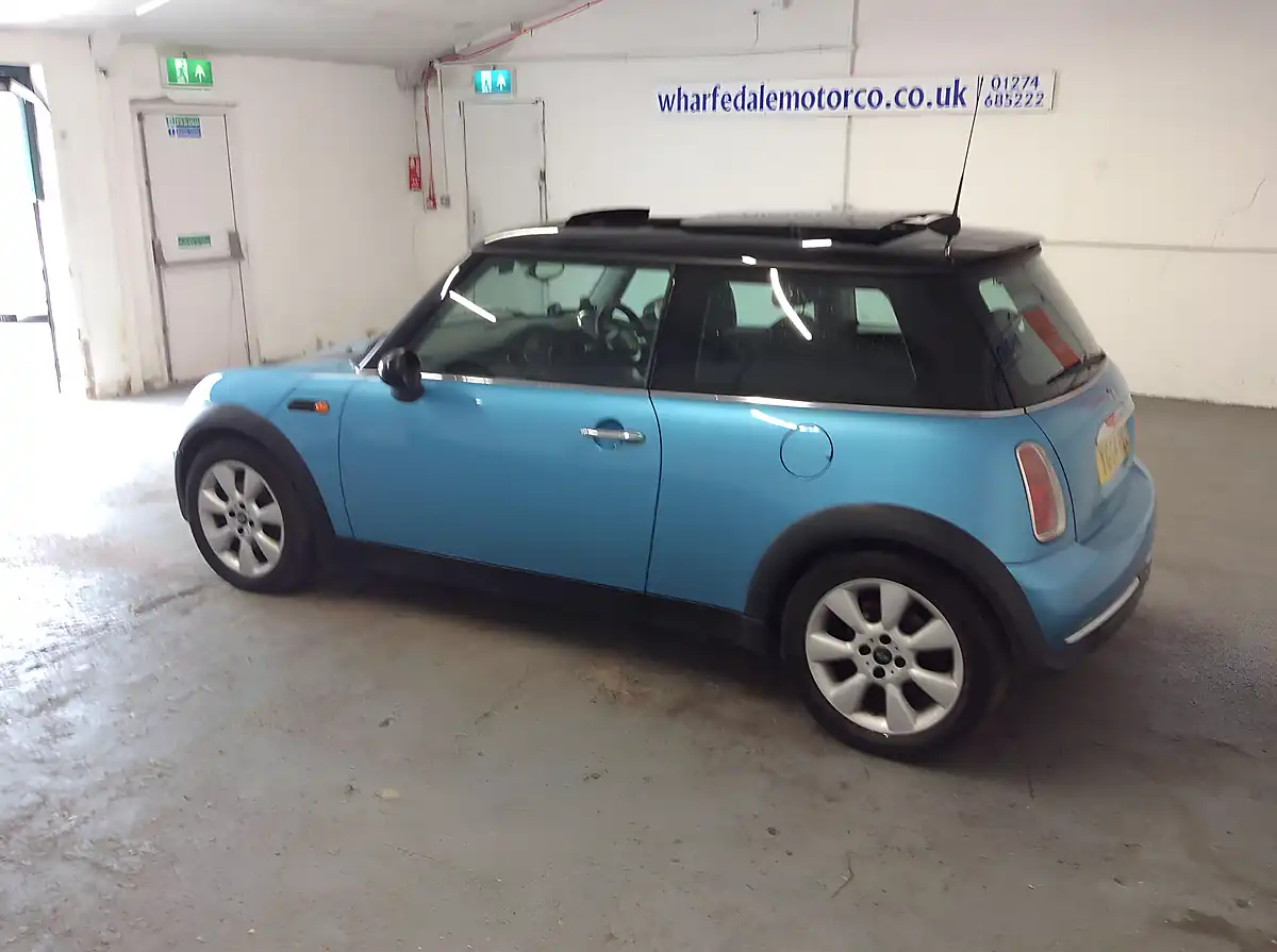 Used 2004 MINI Hatch Cooper Blue - Interior and Exterior details 7