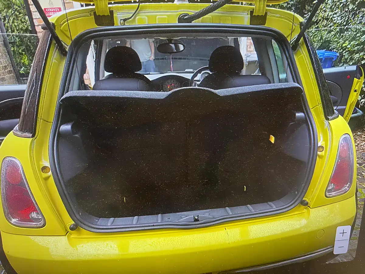 Used 2004 MINI Hatch One Yellow - Interior and Exterior details 19