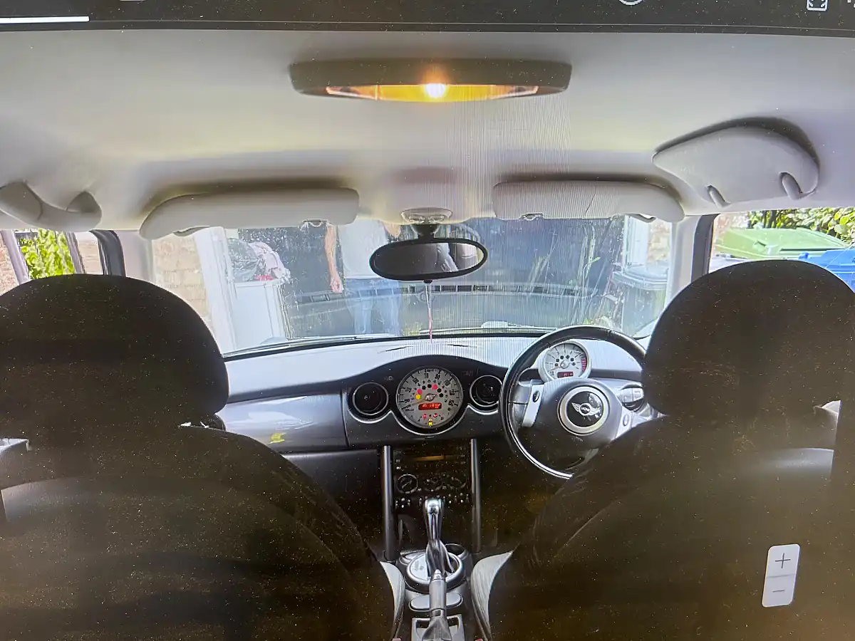 Used 2004 MINI Hatch One Yellow - Interior and Exterior details 20