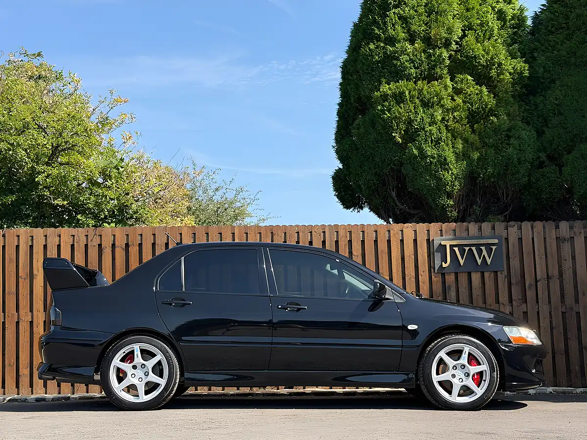Used 2004 Mitsubishi Lancer Evo Viii 260 Black - Interior and Exterior details 10