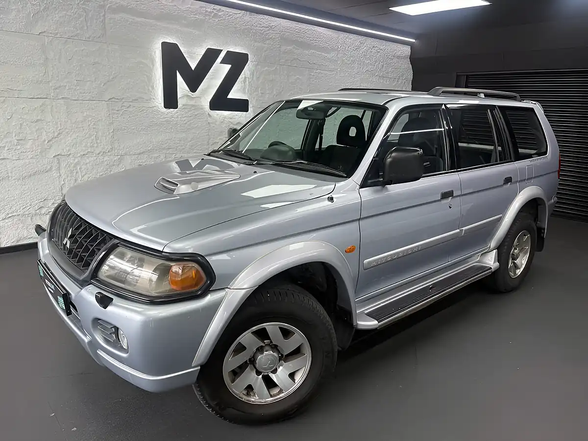 Used 2004 Mitsubishi Shogun Sport Equippe Silver - Front View