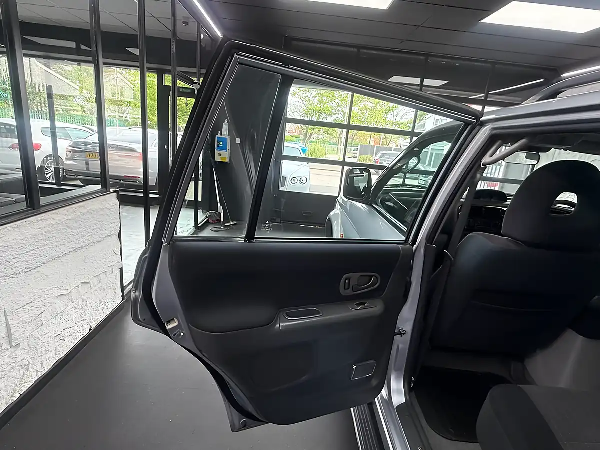 Used 2004 Mitsubishi Shogun Sport Equippe Silver - Interior and Exterior details 14