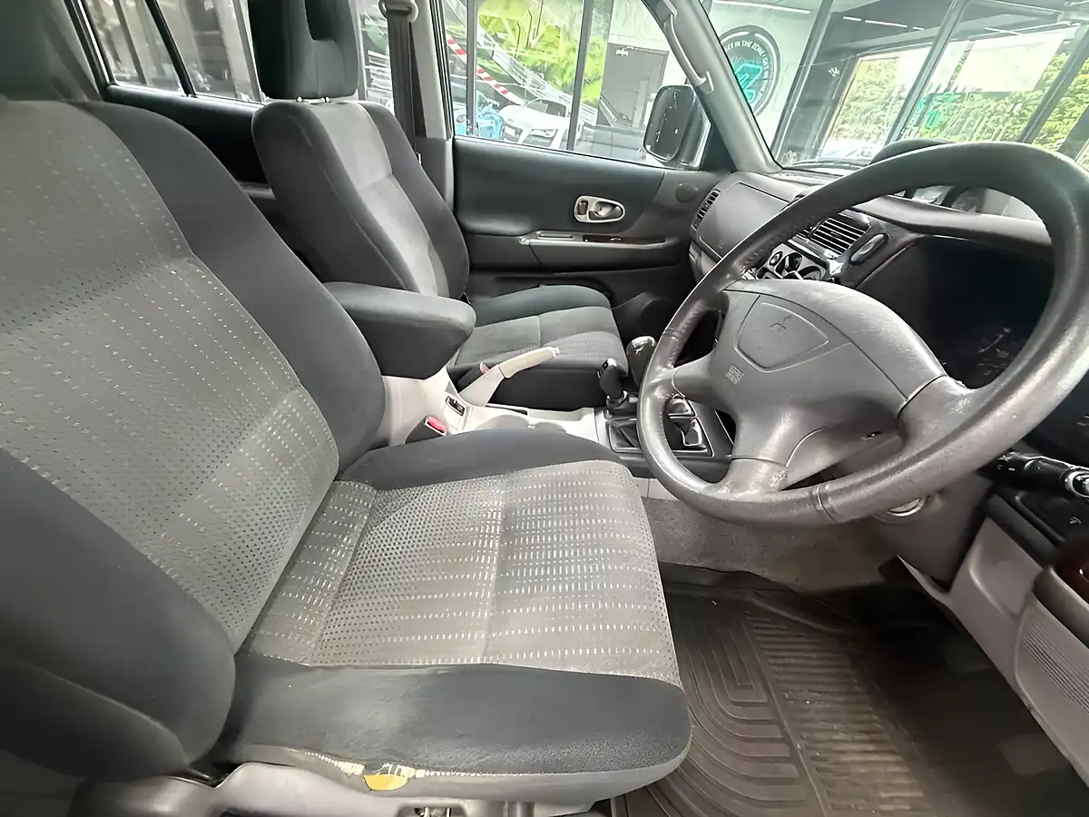 Used 2004 Mitsubishi Shogun Sport Equippe Silver - Interior and Exterior details 17