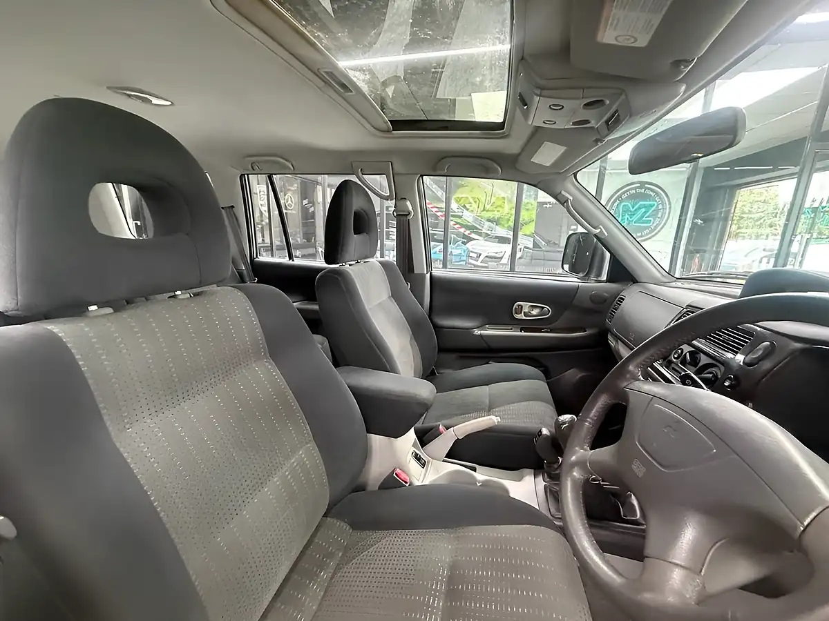 Used 2004 Mitsubishi Shogun Sport Equippe Silver - Interior and Exterior details 20