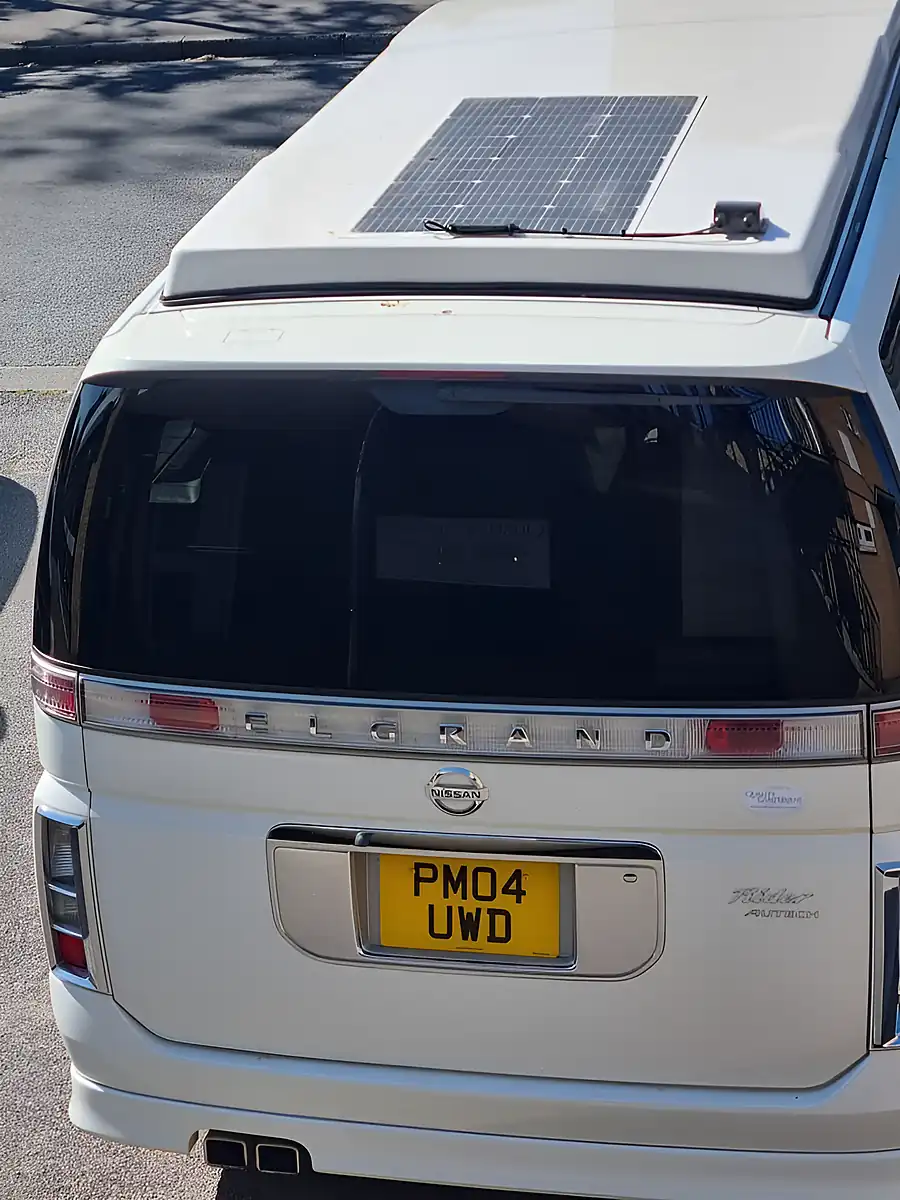 Used 2004 Nissan Elgrand Highway Star White - Interior and Exterior details 12